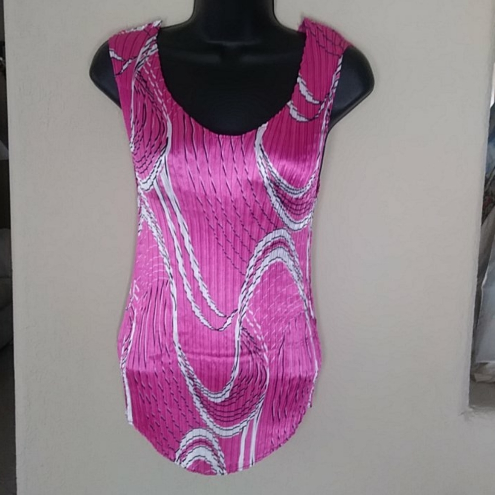 Psychedelic Pleated Expandable Tank Style Top Plus Size